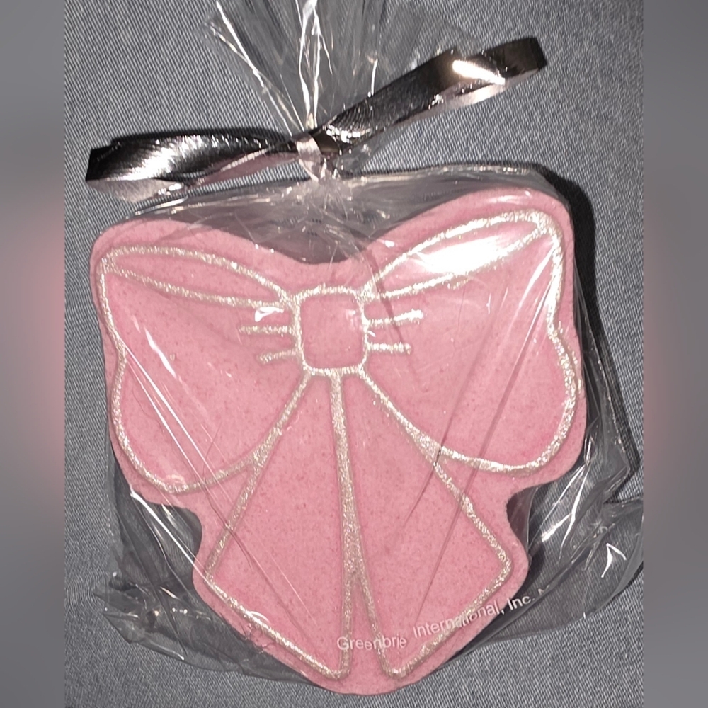 Vanilla Pink Bow Fizzing Bath Bomb